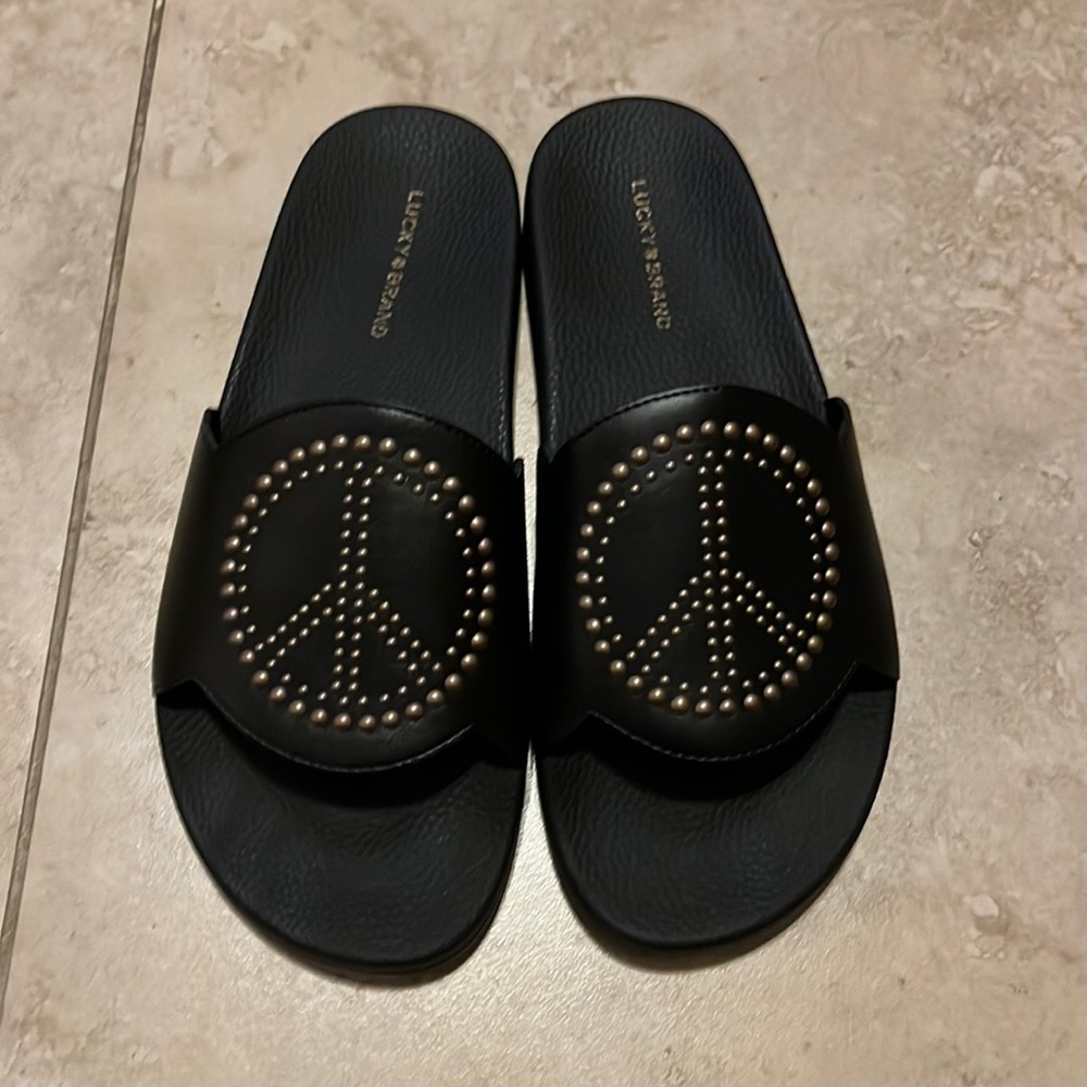 Brand new Lucky Brand Slides